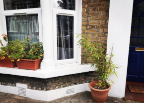 1-Bed victorian gf Apartment in London